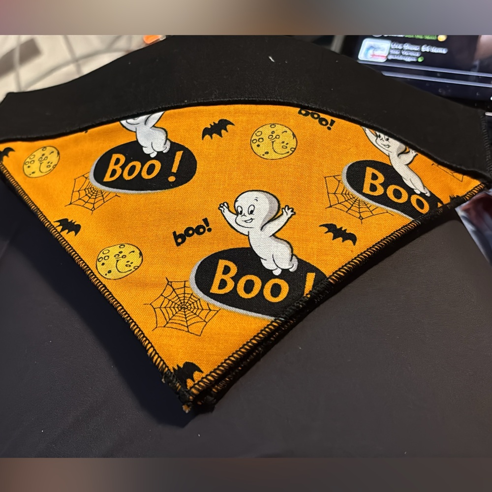 Halloween Ghost Print Boo dog bandana that collar goes threw Reversable